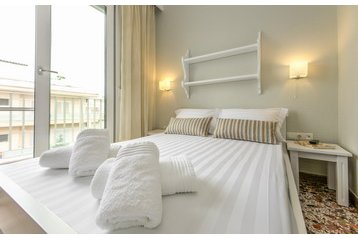 Grecia Privát Olympiakí Aktí, Exteriorul